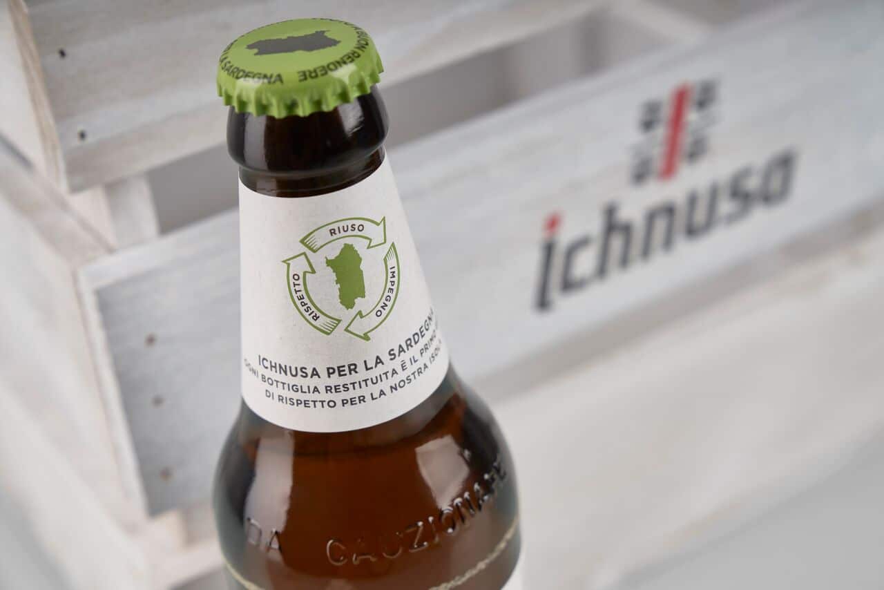 La linea green di bottiglie della Birra Ichnusa