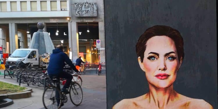 Il murales di Angelina Jolie