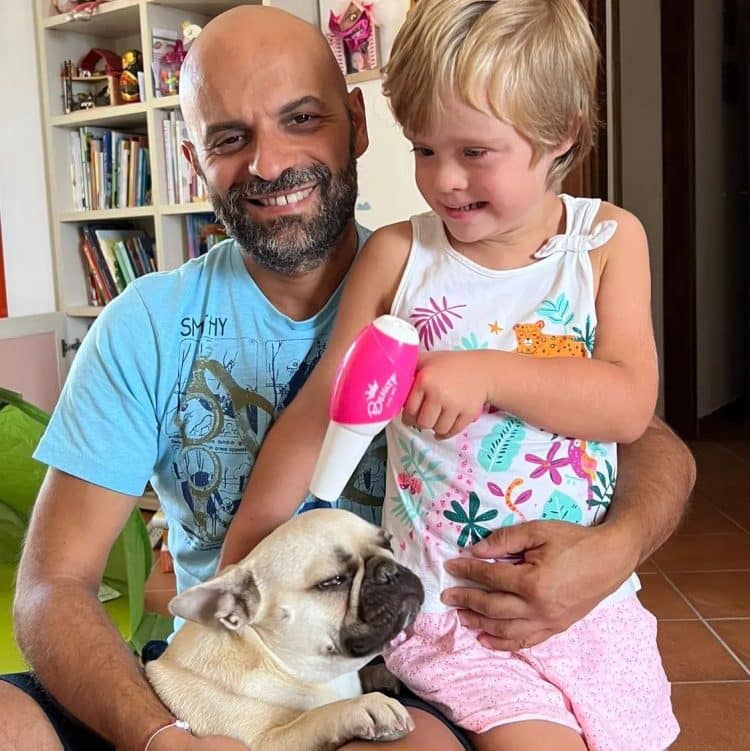 Luca Trapanese con la figlia Alba (Instagram)