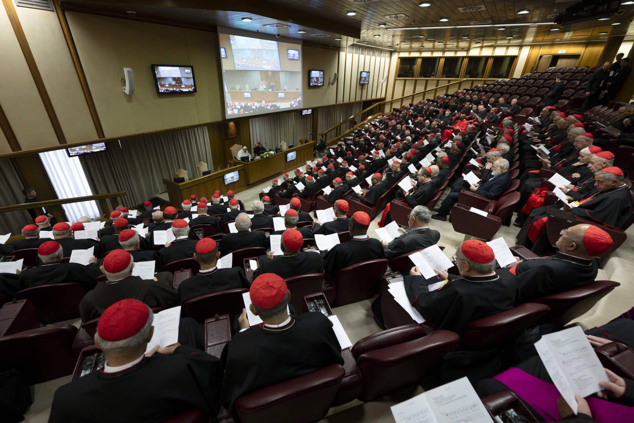 Papa Francesco: "Alle donne vanno affidati ruoli e responsabilità maggiori"