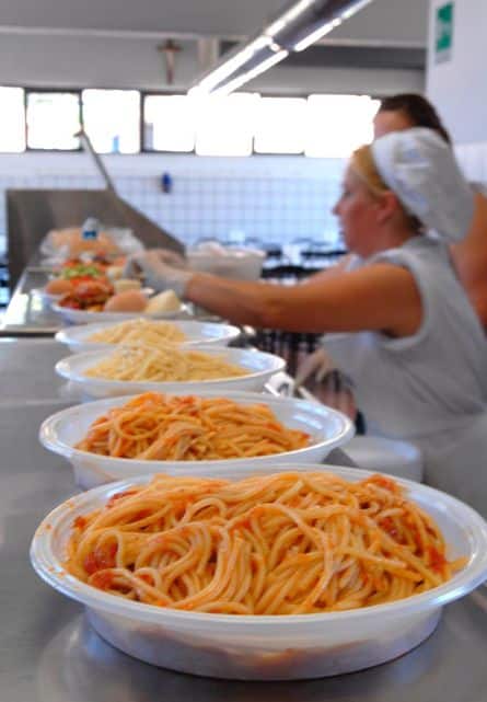 A Firenze sempre più over 65 mangiano alle mense gestite dalla Caritas