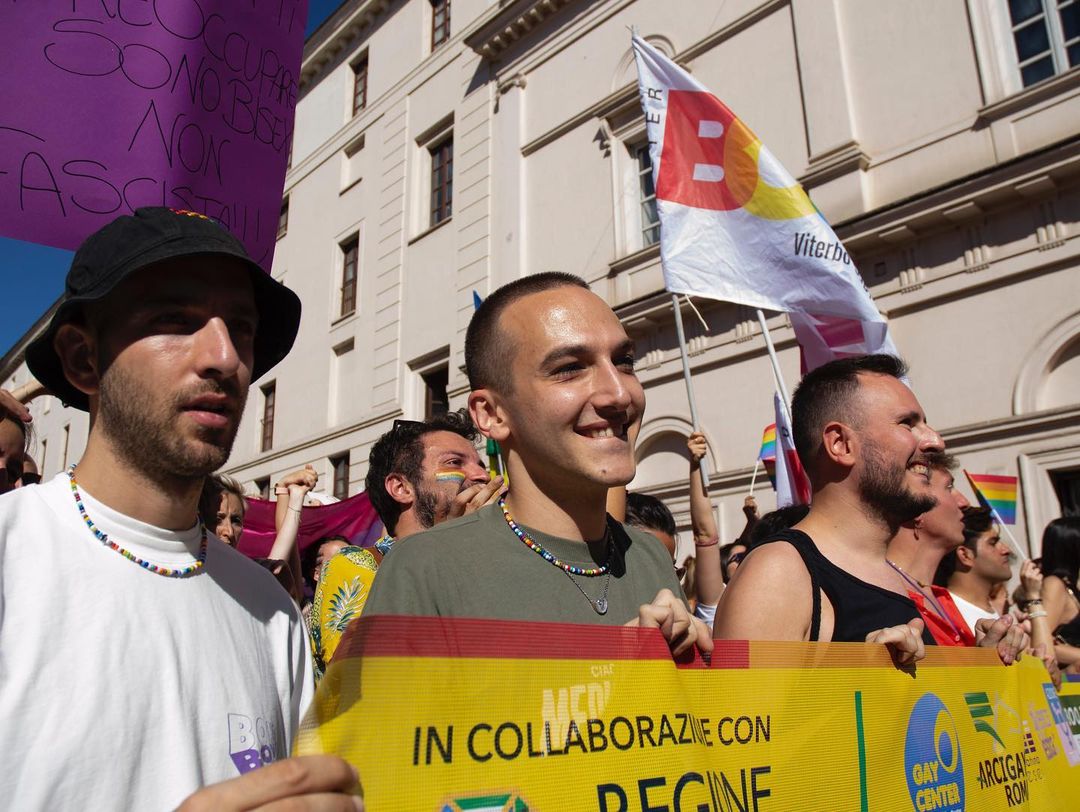 L'attore romano Pietro Turano durante il Gay Pride a Viterbo a luglio scorso (Instagram)