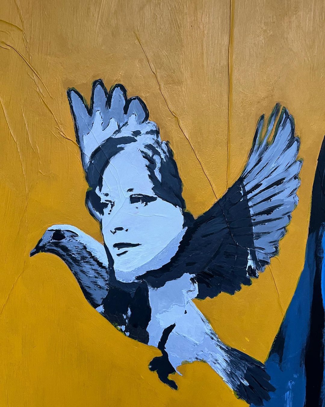 La colomba bianca con il volto di Mahsa Amini nel murales di Harry Greb (Instagram)