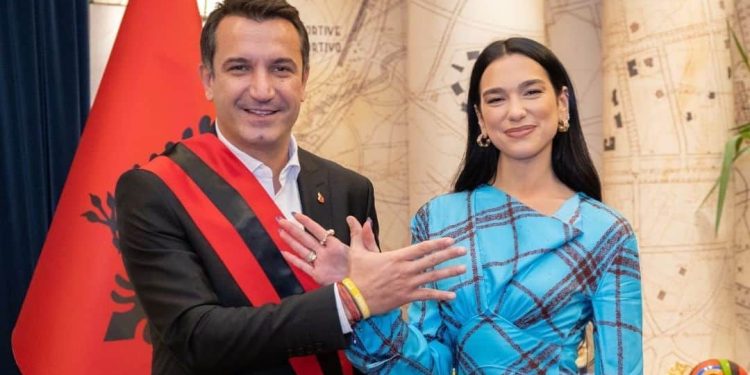 Il sindaco di Tirana Erion Veliaj e la pop star Dua Lipa (Instagram)