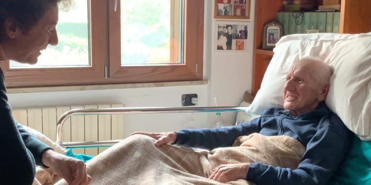 Romano, 82enne, con Marco Cappato nella clinica svizzera dove si è sottoposto a suicidio assistito