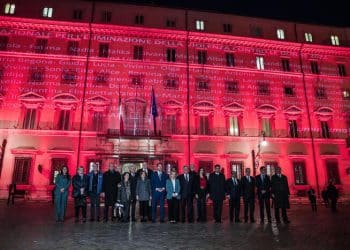 Palazzo Chigi illuminato di rosso per dire no alla violenza di genere (Ansa)