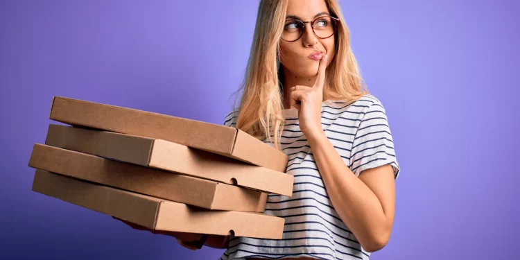 La scatola di cartone per la pizza è stata inevntata da una donna
