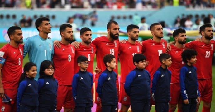 La Nazionale dell'Iran all'esordio al Mondiale in Qatar non canta l'inno per protesta