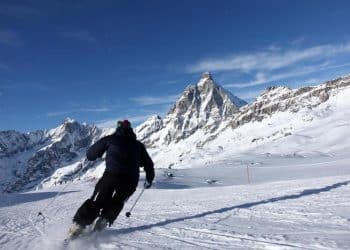 A Milano dal 7 al 27 novembre è aperto lo "Swiss winter Village", con la possibilità di sciare tra i grattacieli