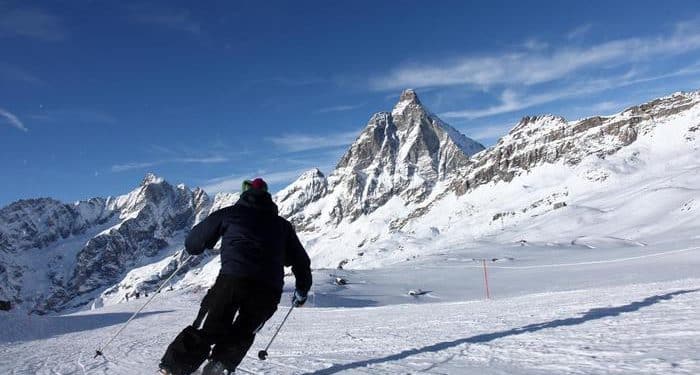 A Milano dal 7 al 27 novembre è aperto lo "Swiss winter Village", con la possibilità di sciare tra i grattacieli