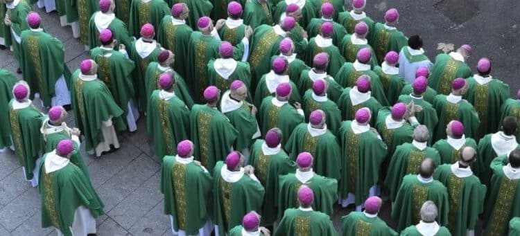 Pedofilia nella Chiesa Cattolica francese, 11 vescovi indagati