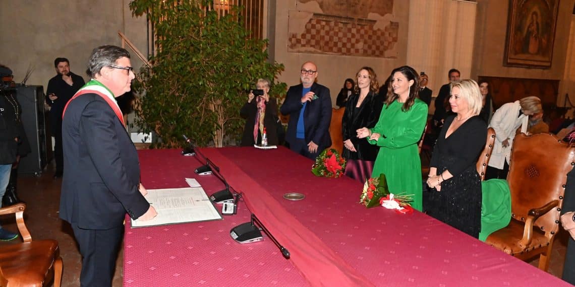 Il leader di Azione Carlo Calenda ha celebrato a Pistoia il matrimonio dell’ex senatrice Barbara Masini con la compagna Pamela Kustermann, nipote della celebre attrice Manuela (Acerboni/FotoCastellani)