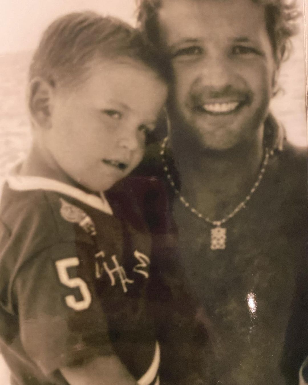 Una vecchia foto di Sinisa con il il figlio Miroslav Mihajlovic (Instagram)