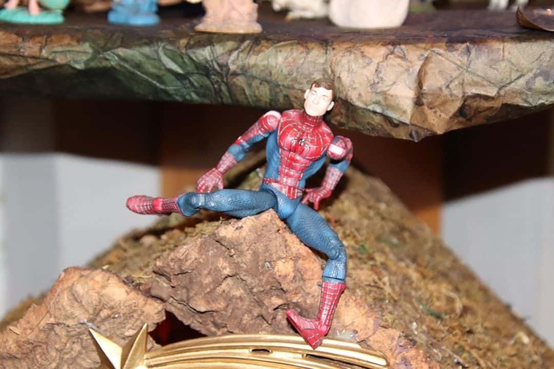 Spiderman nel presepe dei reietti (Facebook)