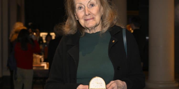 La premio Nobel per la Letteratura Annie Ernaux alla cerimonia a Stoccolma