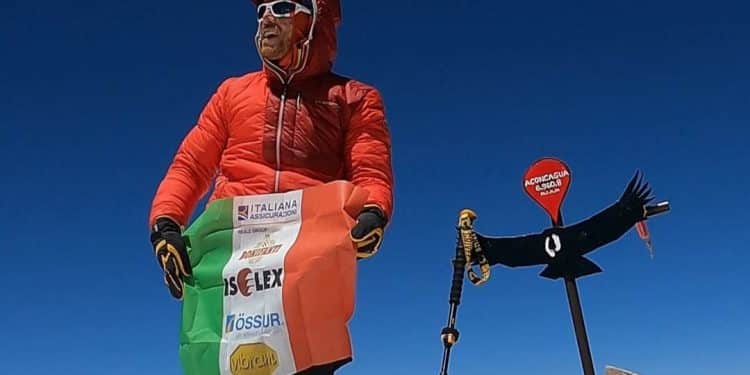 Andrea Lanfri sulla cima dell’Aconcagua, la vetta più alta delle Ande