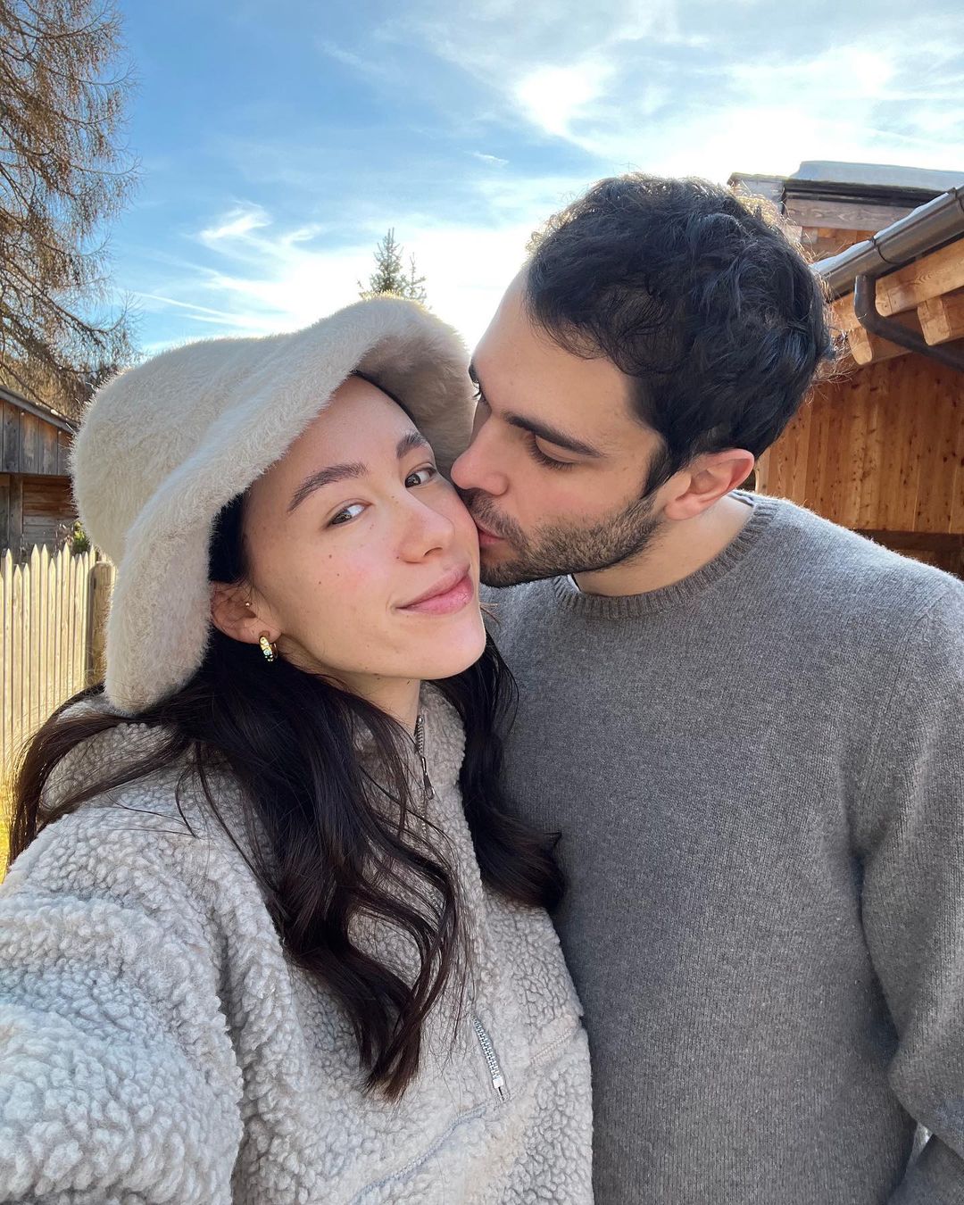 Aurora Ramazzotti insieme al fidanzato Goffredo Cerza (Instagram)