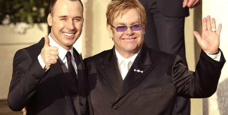 Sir Elton John e David Furnish sono ufficialmente sposati
