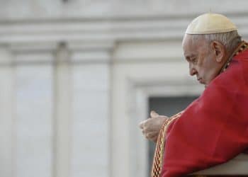 Papa Francesco pronuncia  il discorso di inizio anno al corpo diplomatico