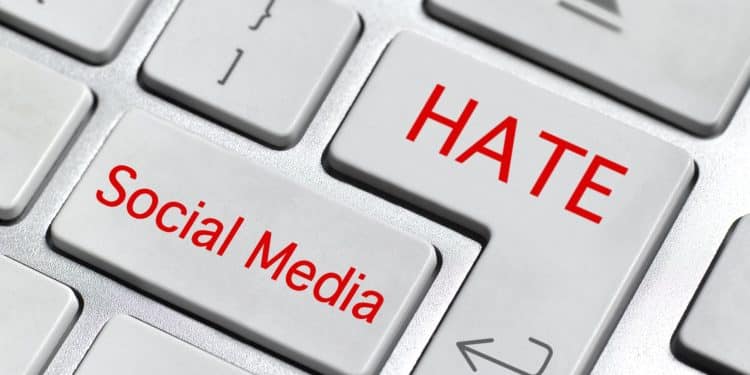 Cresce e si radicalizza l'odio on-line