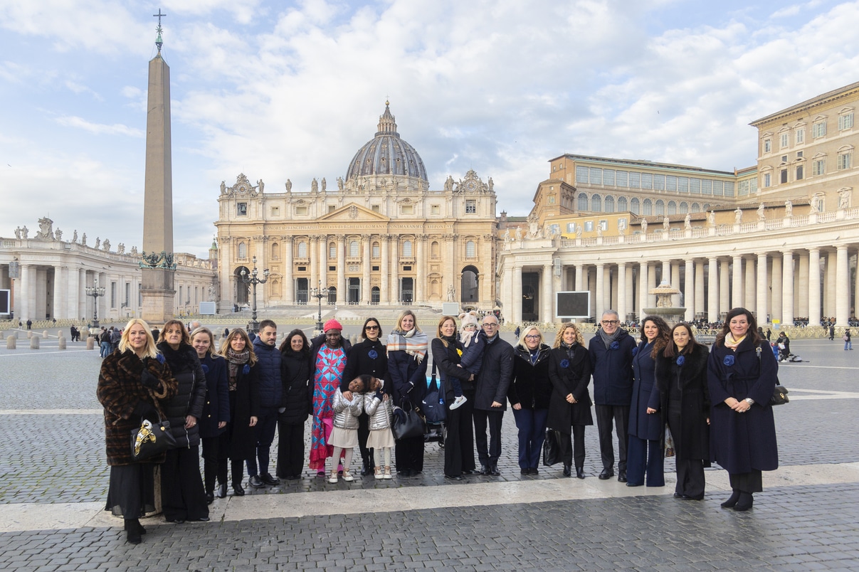 Fondazione Ronald McDonald in udienza privata dal Papa: un dono speciale per il 20° compleanno