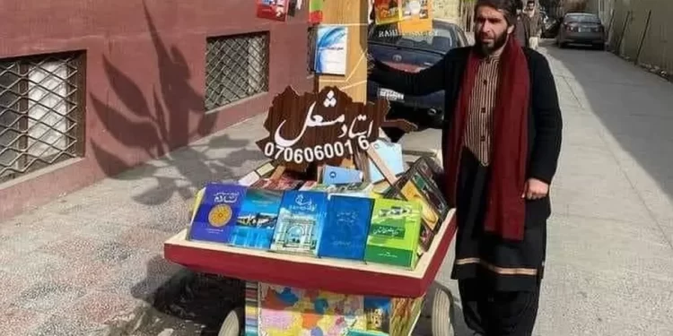 Un professore universitario arrestato a Kabul perché regalava libri alle ragazze