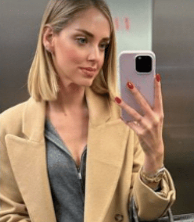 Il selfie dove Chiara Ferragni appare senza la fede (Instagram)