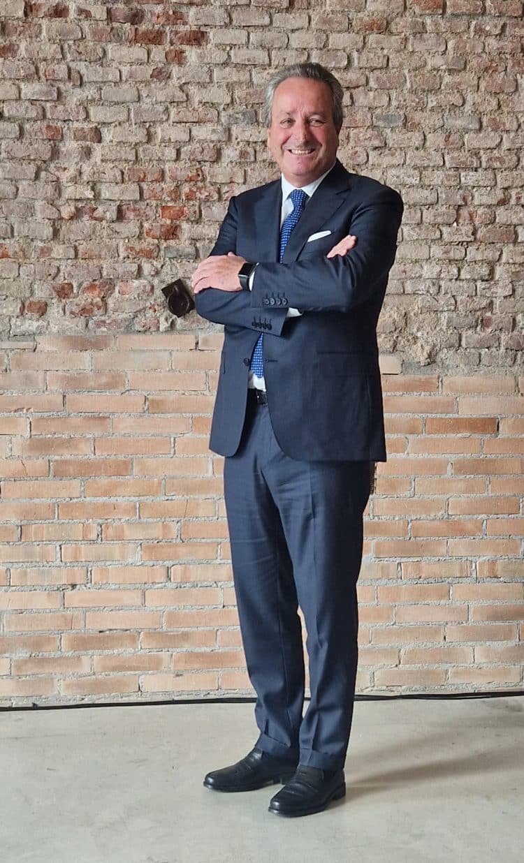 Il presidente Sicpre Francesco Stagno d’Alcontre, anche professore ordinario di Chirurgia Plastica all’Università degli Studi di Messina e direttore della Scuola di specializzazione presso lo stesso ateneo