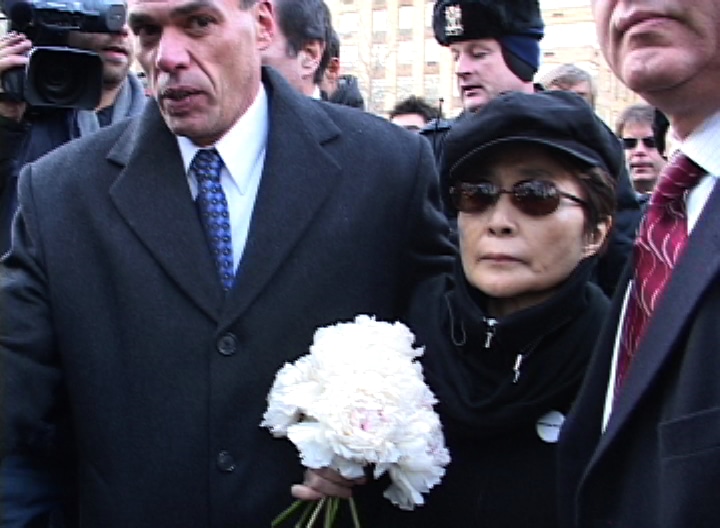 Yoko Ono commemora il marito, 2005