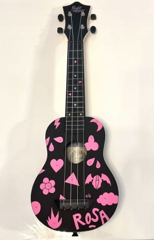 L'ukulele di Rosa Chemical 