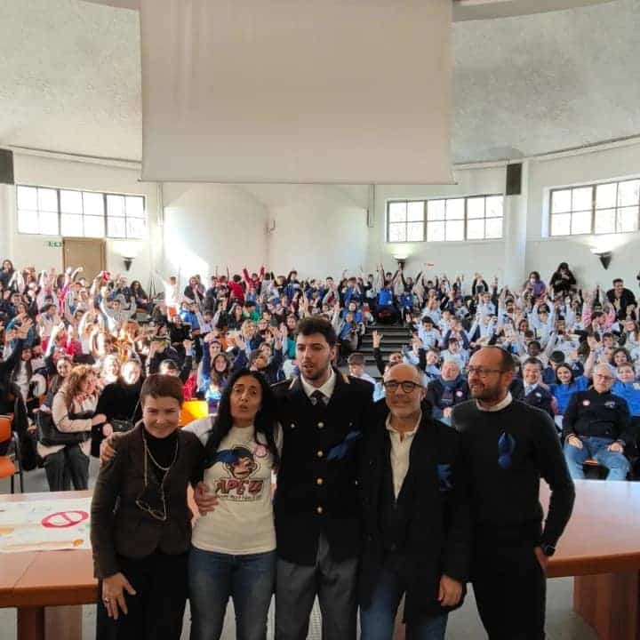 Un'iniziativa a Rozzano (Milano) con il rapper poliziotto Revman