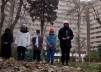 Le cinque ragazze che avevano festeggiato l'8 marzo sulle note di "Calm Down" sonos tate arrestate e costrette a pentirsi (Twitter/Ekbatan)