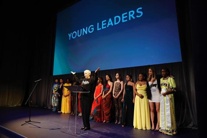 Annie Lennox e le 12 giovani leader femminili (Instagram)