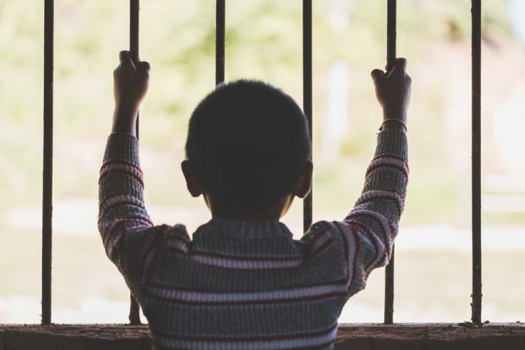 Bambini in carcere: fino a giugno scorso, 57 bambini al disotto dei 6 anni erano detenuti in Italia