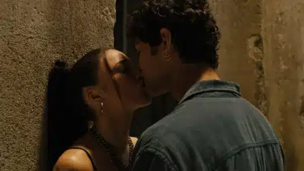 Il bacio tra Rosa Ricci e Carmine Di Salvo