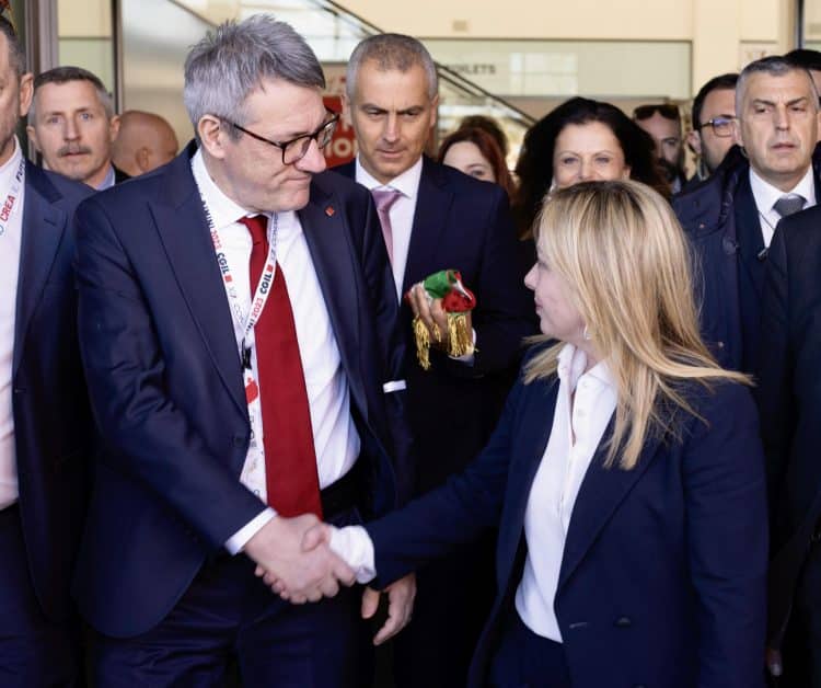 La presidente del Consiglio Giorgia Meloni e il segretario generale della Cgil Maurizio Landini